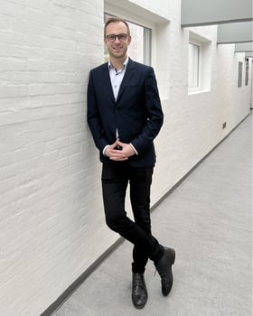 2022-11-11_Mathias-Poulsen_full-figure