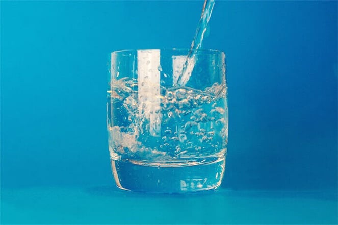 Eau potable un droit fondamental ou un luxe - Verre