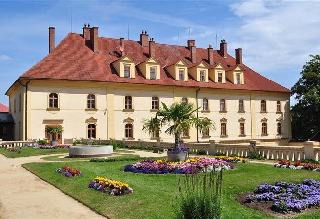Střešní zahrada na zámku v Lipníku nad Bečvou (zdroj: https://www.kudyznudy.cz/)