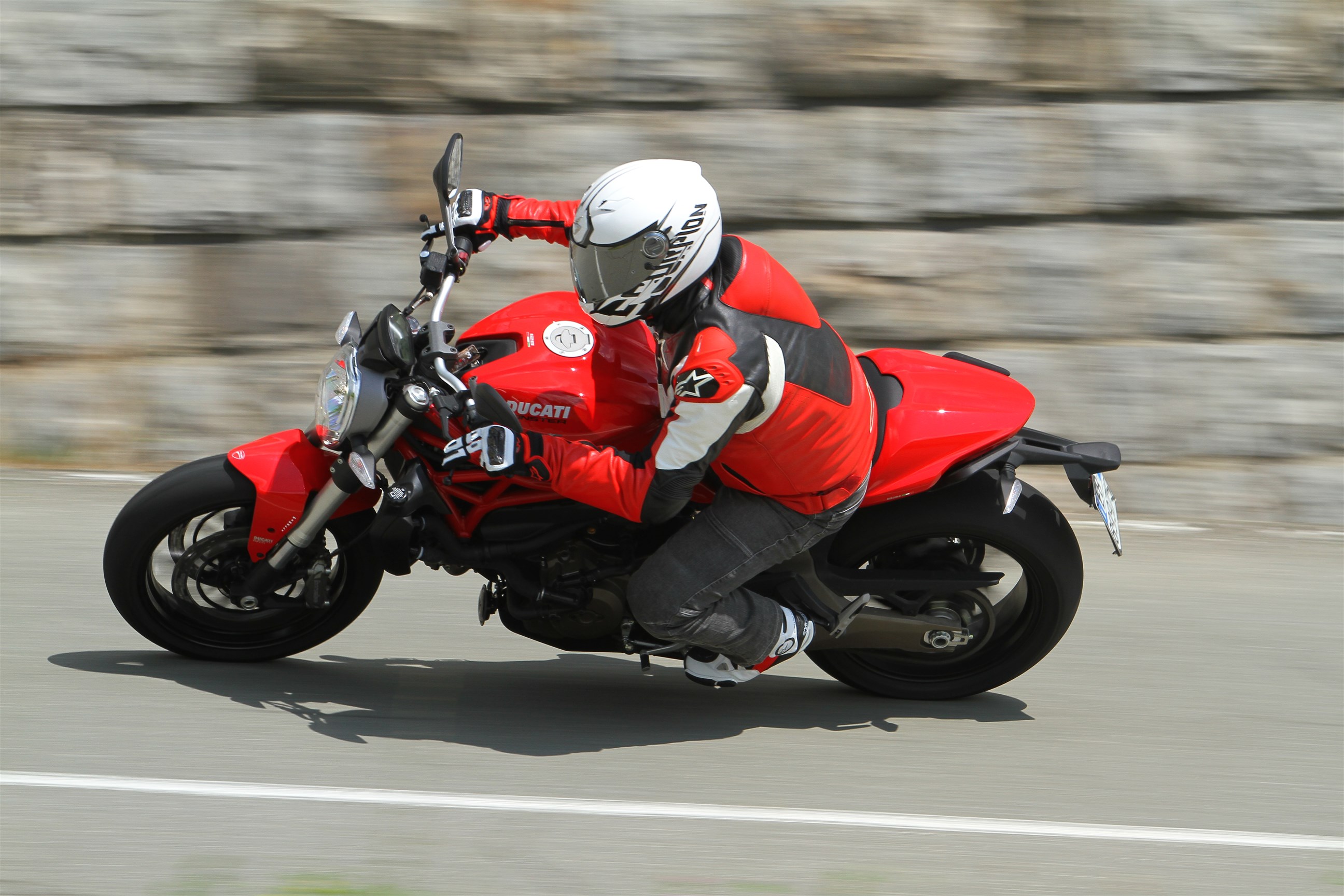 Massimiliano Carani con la sua Ducati Monster