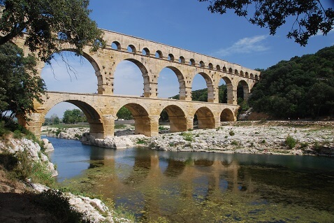 L'intérieur de la canalisation du pont du Gard
