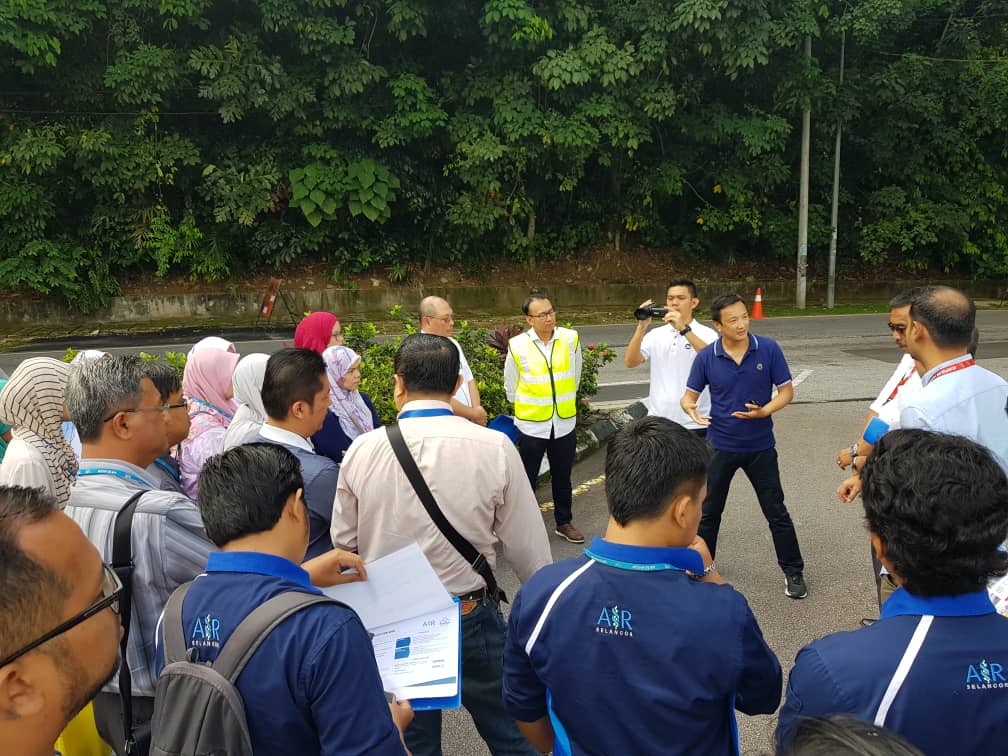 managers and engineers from Air Selangor